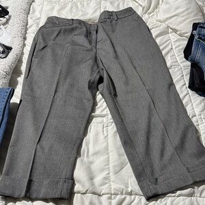 Chico’s Gray Cropped Trousers with cuff